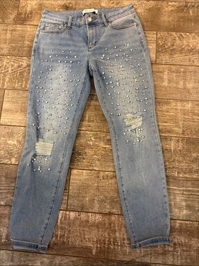 Pearl-Stud Light Blue Boyfriend Jeans